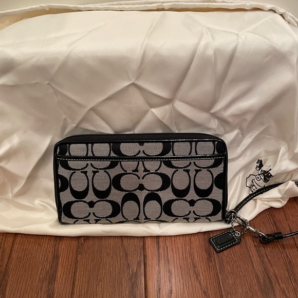 Coach full-size wristlet - Picture 2 of 3